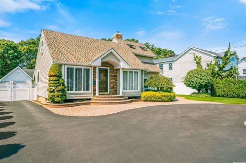1156 Namdac Ave, Bayshore, NY 11706-6148