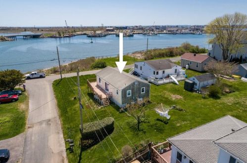 2 Benjamin Rd, South Kingstown, RI 02882-5618