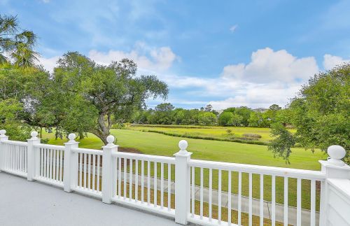 60 Seagrass Ln, Isle Of Palms, SC 29451-3856