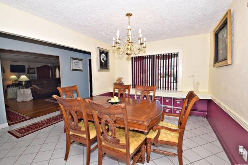 4 Merrimac Ct, Huntington Station NY  11746-6011 exterior