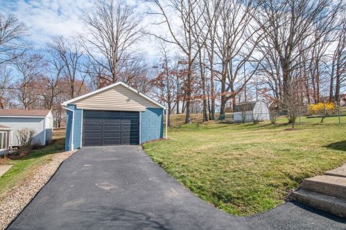 220 Beverly Dr, New Kensington PA  15068-3208 exterior