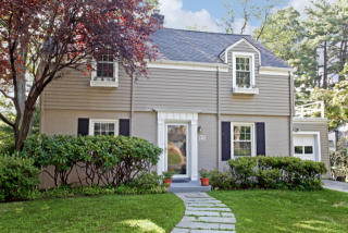 71 Clarendon Rd, Scarsdale, NY 10583-2419