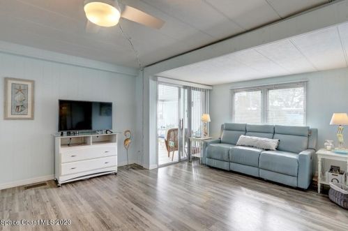 925 Hawthorn Cir, Sebastian FL  32976-7500 exterior