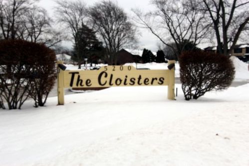 5200 Tuckaway Blvd, Milwaukee WI  53221-3160 exterior