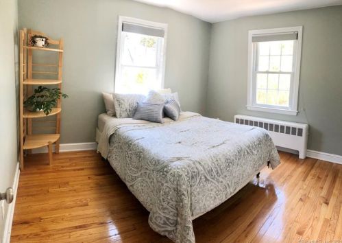 32 View St, Manchester CT  06040-4306 exterior