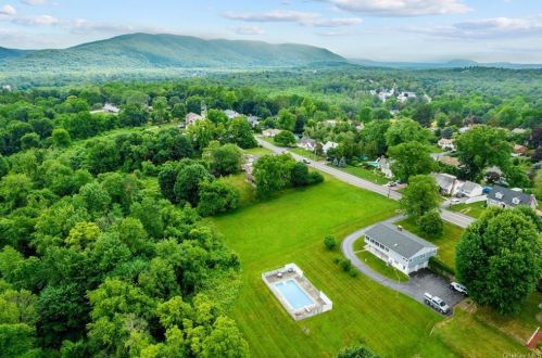 257 Osborne Hill Rd, Fishkill NY  12524-2510 exterior