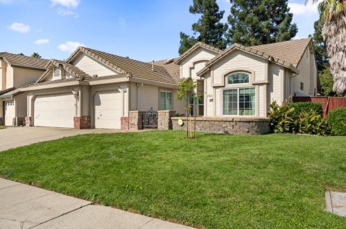8750 Freesia Dr, Elk Grove, CA 95624-3833