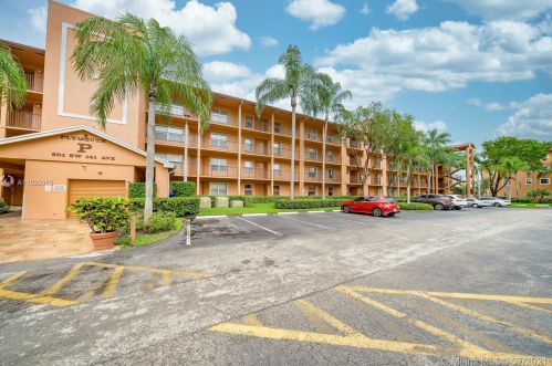 601 141st Ave, Hollywood FL  33027-1518 exterior