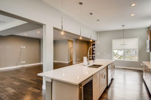 2111 Franklin St, Denver CO 80205-3905 exterior