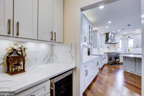 20405 Crimson Pl, Leesburg VA 20175-6362 exterior