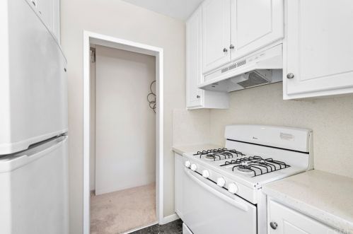 6546 Clybourn Ave, North Hollywood CA  91606-2730 exterior