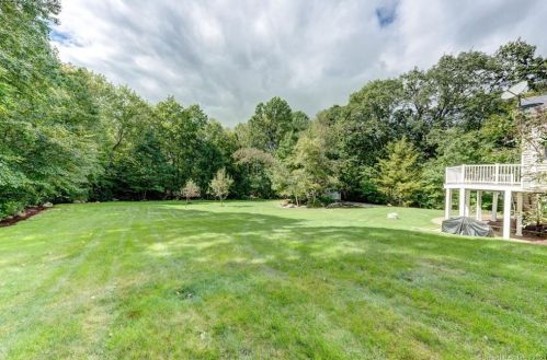 69 Troutwood Dr, New Hartford, CT 06057-4132