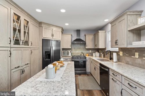 6229 Spg Knl Dr, Harrisburg PA 17111-6862 exterior