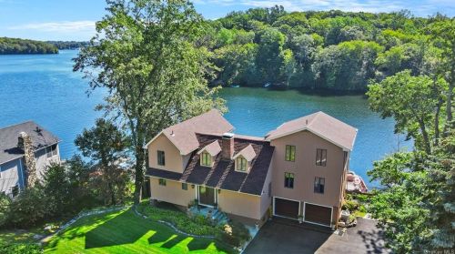 134 Lake Blvd, Mahopac, NY 10541-1602