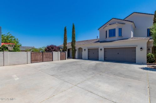 2710 Cattle Dr, Gilbert AZ  85297-8116 exterior