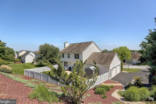 2112 Northview Ln, Harrisburg PA 17110-3911 exterior