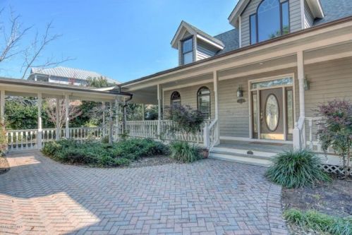 1645 Kings Landing Rd, Hampstead, NC 28443-8373