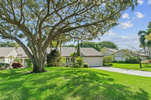 32 Clubhouse Ln, Boynton Beach FL  33436-6060 exterior