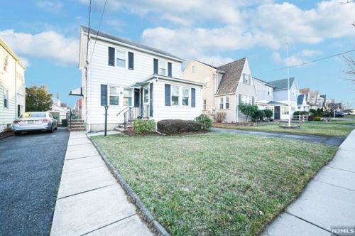 334 Sussex Rd, Wood-Ridge, NJ 07075-1110