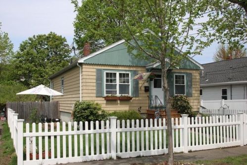 17 Greenwood Ave, Saugus, MA 01906-2827