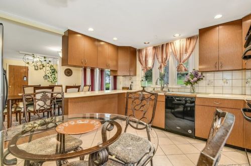 69 Bagburn Rd, Upper Stepney CT 06468-1407 exterior