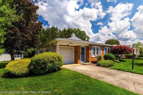 82 Lauren Ln, Bricktown, NJ 08723-7844