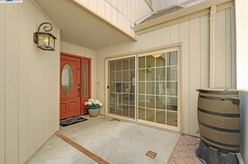 7426 Stonedale Dr, Pleasanton CA  94588-3737 exterior