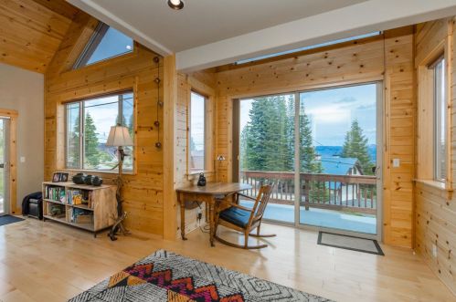 14290 Ski Slope Way, Truckee CA  96161-7009 exterior