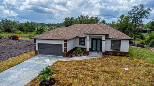 548 Lone Star Ln, Lehigh Acres, FL 33974-0778