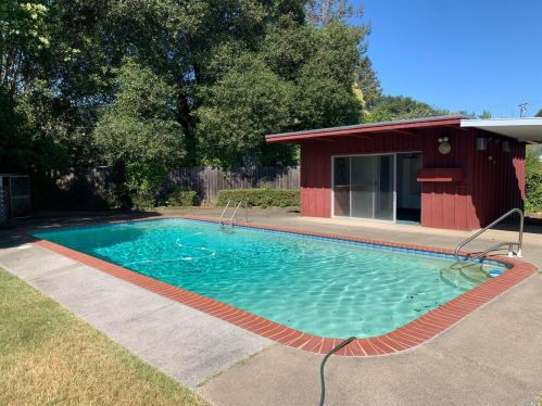 926 Pine St, Ukiah CA  95482-3950 exterior