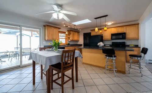 52 Summer St, Waterford CT  06385-2333 exterior