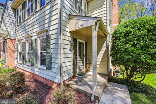 2191 Pond View Ct, Herndon, VA 20191-3847