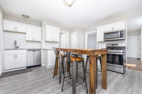 15 Emmons Pl, New Britain CT  06052-1444 exterior