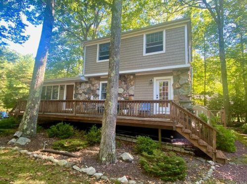 4 Scarborough Cir, Rock Hill, NY 12775-8222