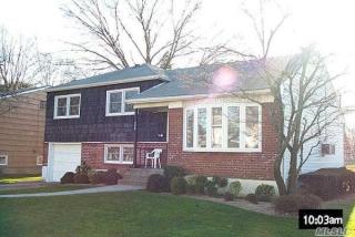 298 Dennis St, Rockville Centre, NY 11572-4314
