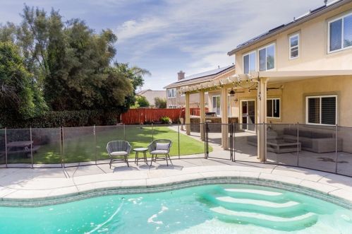 1172 Shooting Star Dr, Beaumont CA  92223-8437 exterior