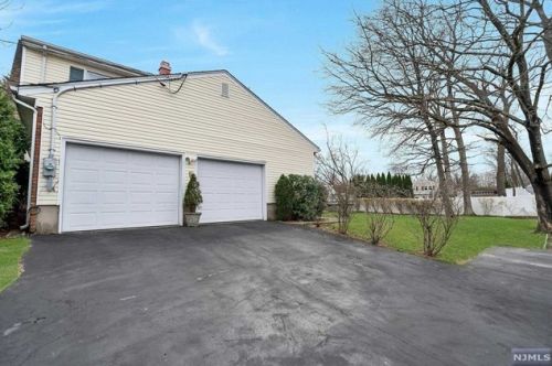 50 Sheffield St, Oakland NJ  07436-2657 exterior