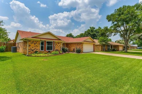 1020 Westminster Ln, Midlothian, TX 76063-2562