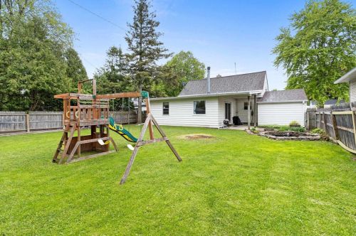 1262 Ridgedale Ct, Green Bay, WI 54304-2322