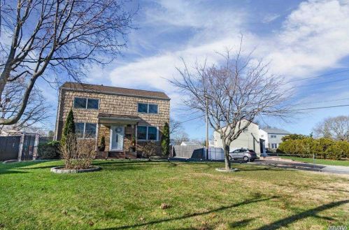 295 Eastwood Blvd, South Setauket, NY 11720-2556