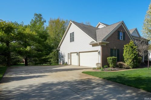 14296 Parkridge Dr, Granger, IN 46530-4835