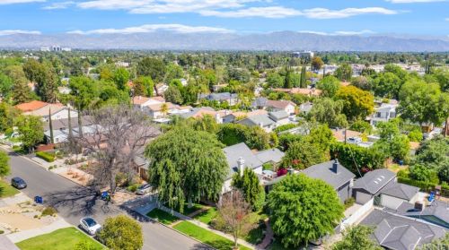 4646 Noble Ave, Van Nuys CA 91403-2013 exterior