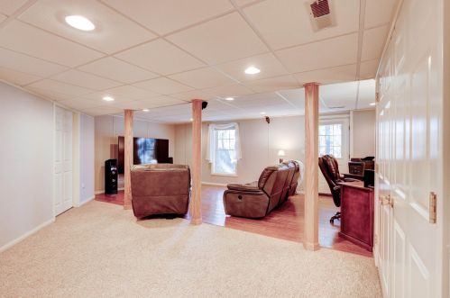 8 Houston Dr, Nashua NH  03062-1731 exterior
