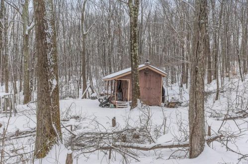 606 Route 81, Deep River CT  06419-1126 exterior