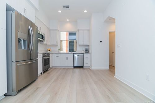 241 Elm Ave, Long Beach CA 90807-3403 exterior