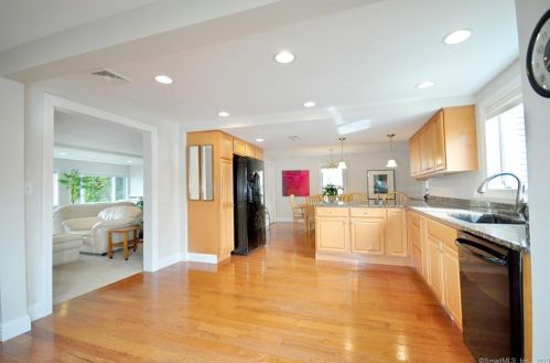 26 Birch St, Waterbury CT  06704-3806 exterior