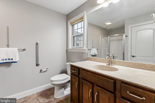 77 Midway Farms Ln, Lancaster PA  17602-2671 exterior