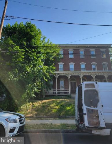223 Jacoby St, Norristown, PA 19401-4005