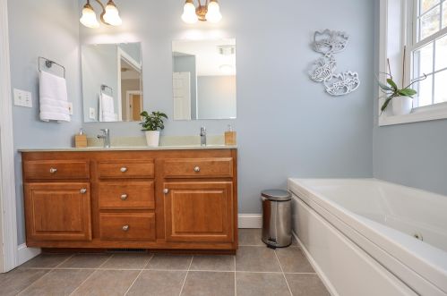 39 Bradford Cir, Hillsboro NH  03244-4864 exterior