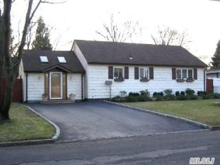 13 Sunset Dr, South Setauket, NY 11720-2319